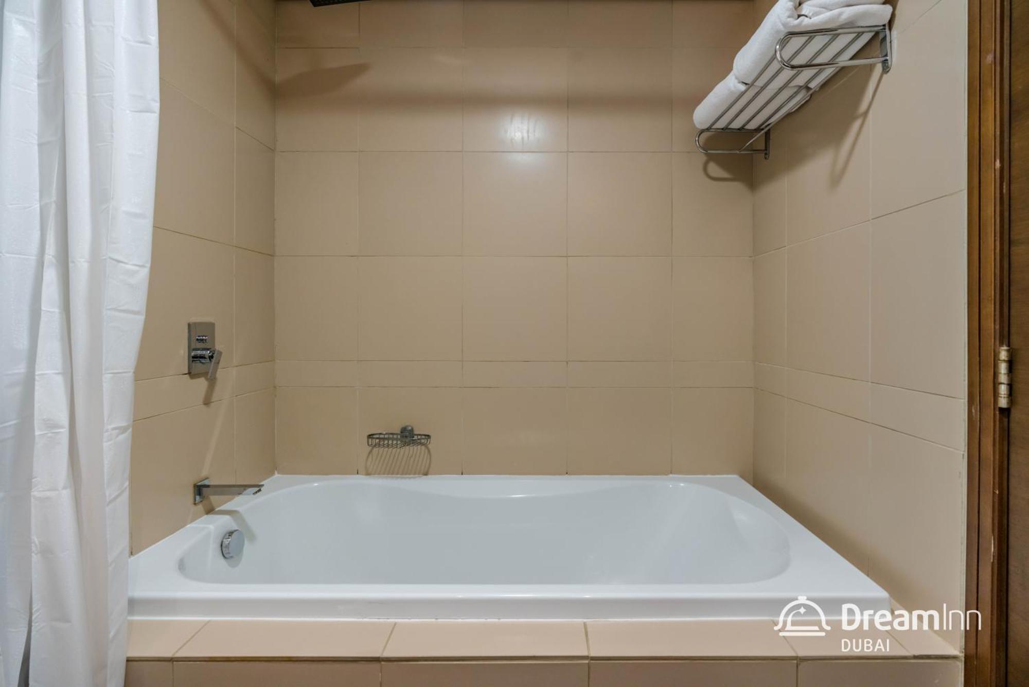 Dream Inn Apartments- West Wharf Tower Canal View 迪拜 外观 照片